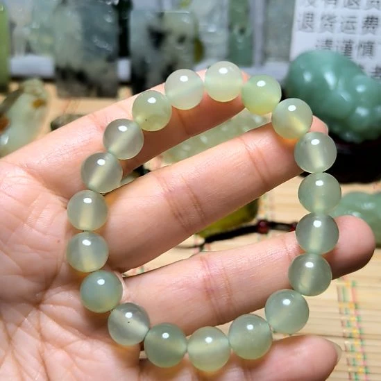 未镶嵌蛇纹石玉颈饰