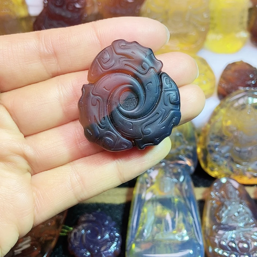 琥珀颈饰未镶嵌玄机