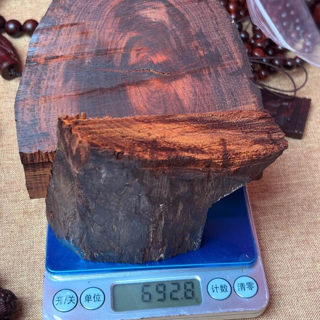 檀香紫檀（小叶紫檀）困*