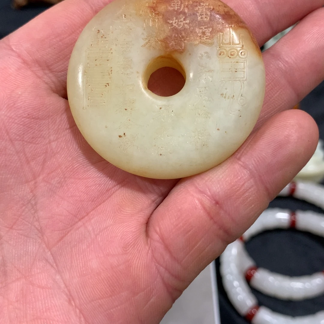 透闪石质玉未镶嵌颈饰