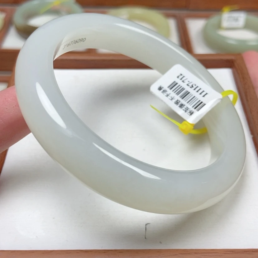 【闪购商品】和田玉手镯未镶嵌60