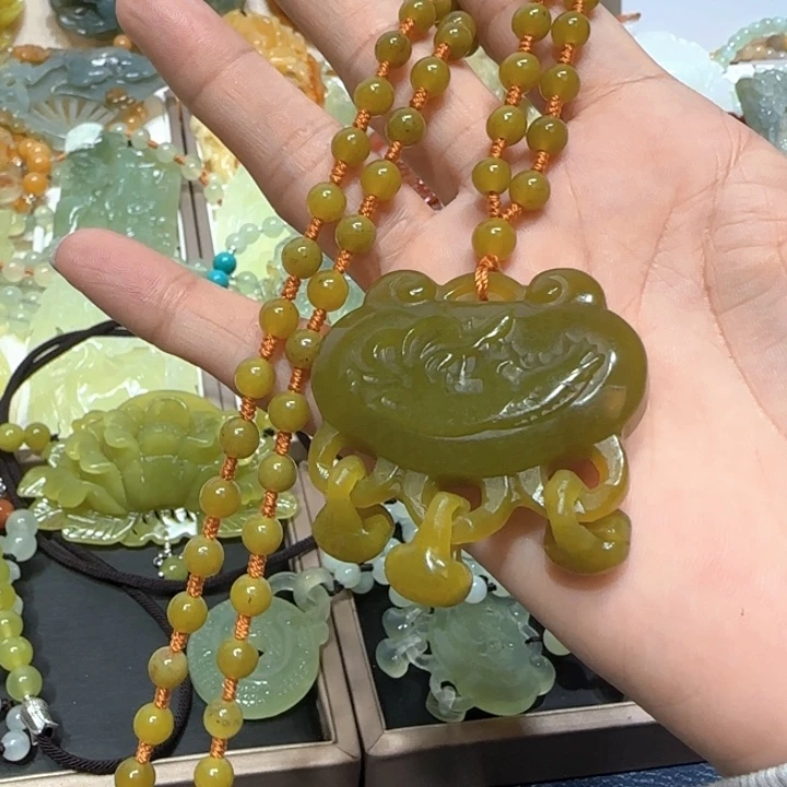 未镶嵌蛇纹石玉吊坠