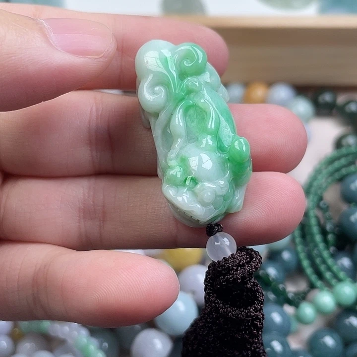 翡翠未镶嵌颈饰88