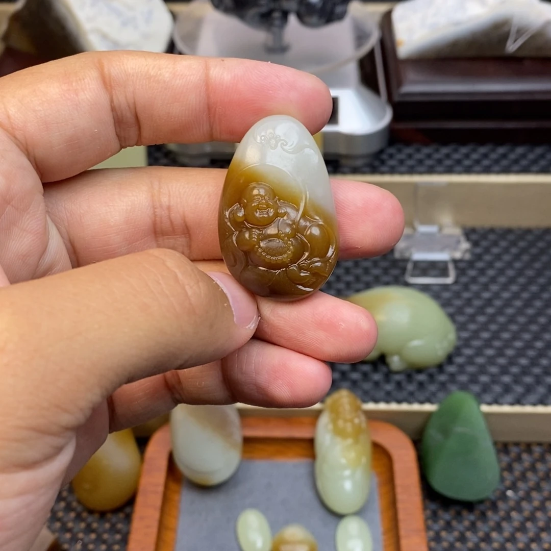 黟***将和田玉未镶嵌颈饰