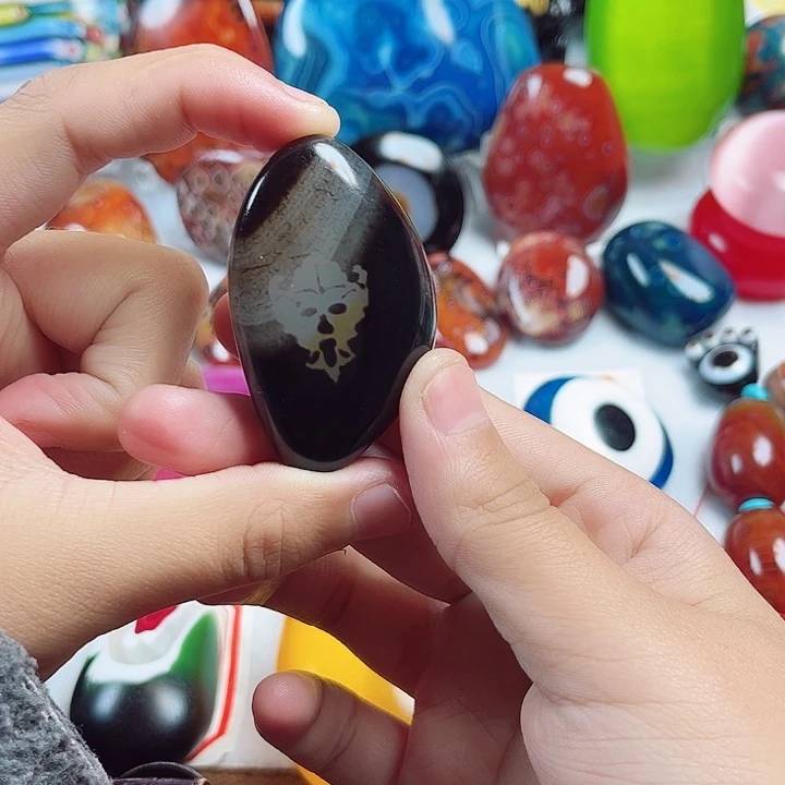 玛瑙/玉髓未镶嵌珠宝奇石