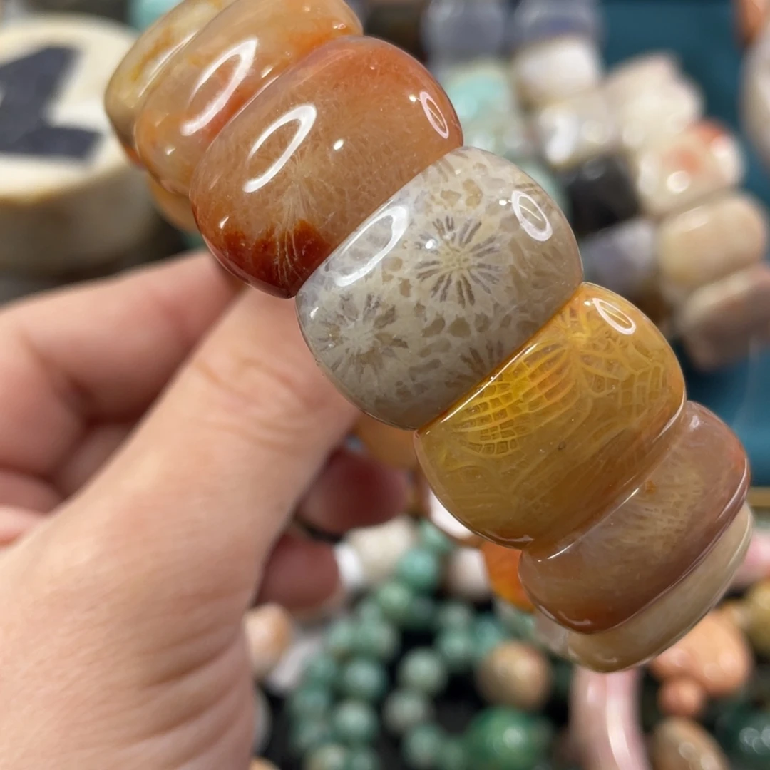 未镶嵌手镯硅化玉