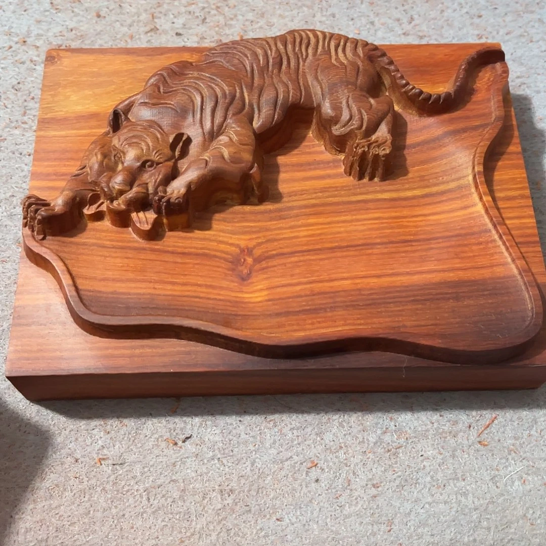 俊***。染料紫檀（血檀）瑕疵底座