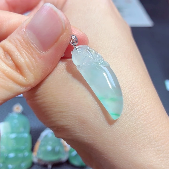 颈饰18K金镶嵌翡翠缅甸A货