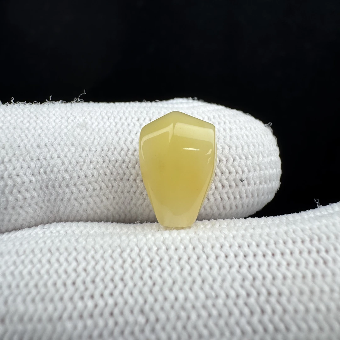 Z4967天然原矿蜜蜡 鲨鱼背三通8.4*12.7mm 一图一物 假一罚十