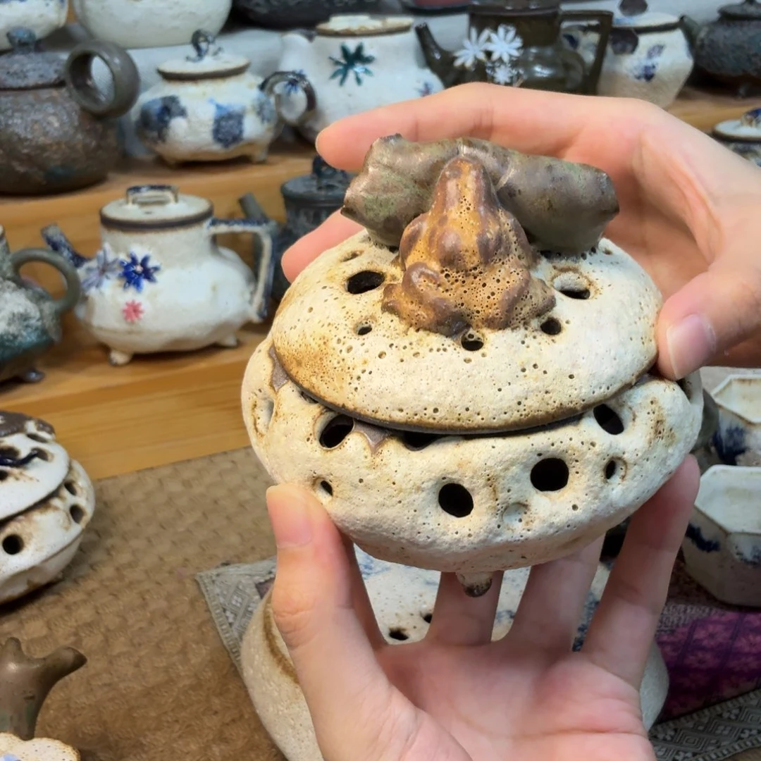 粉引金蟾香薰炉一个