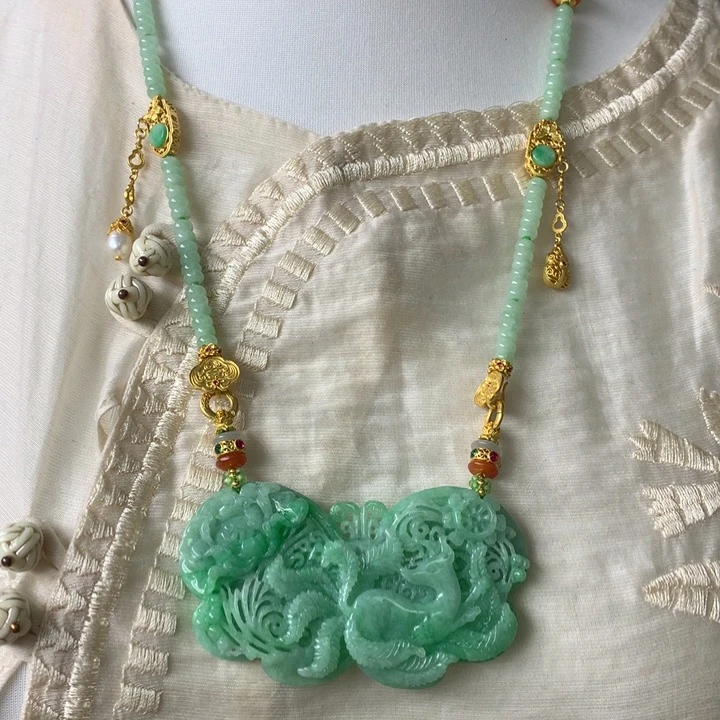 翡翠吊坠(赠链)未镶嵌