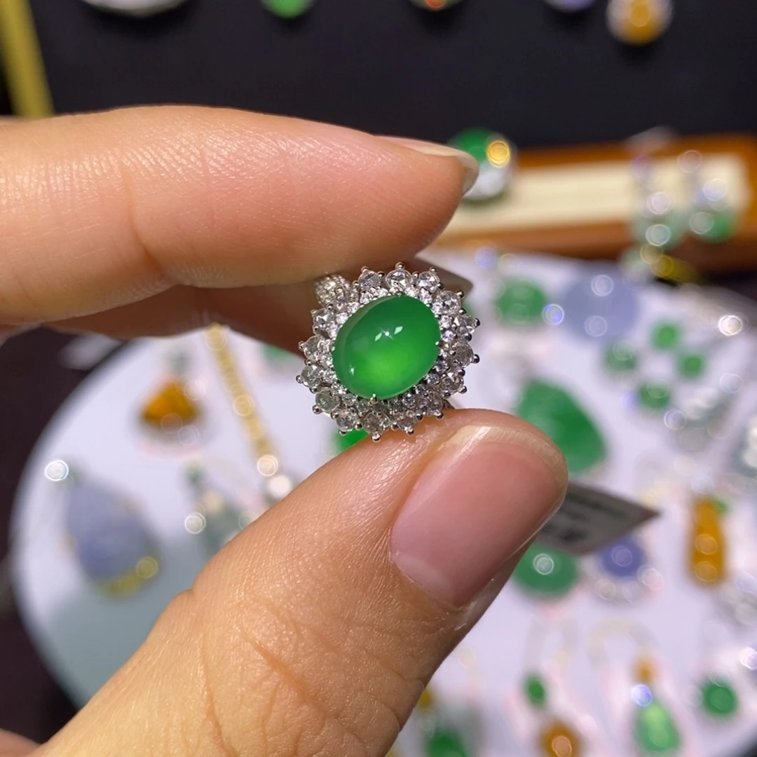 【闪购商品】颈饰18K金镶嵌翡翠