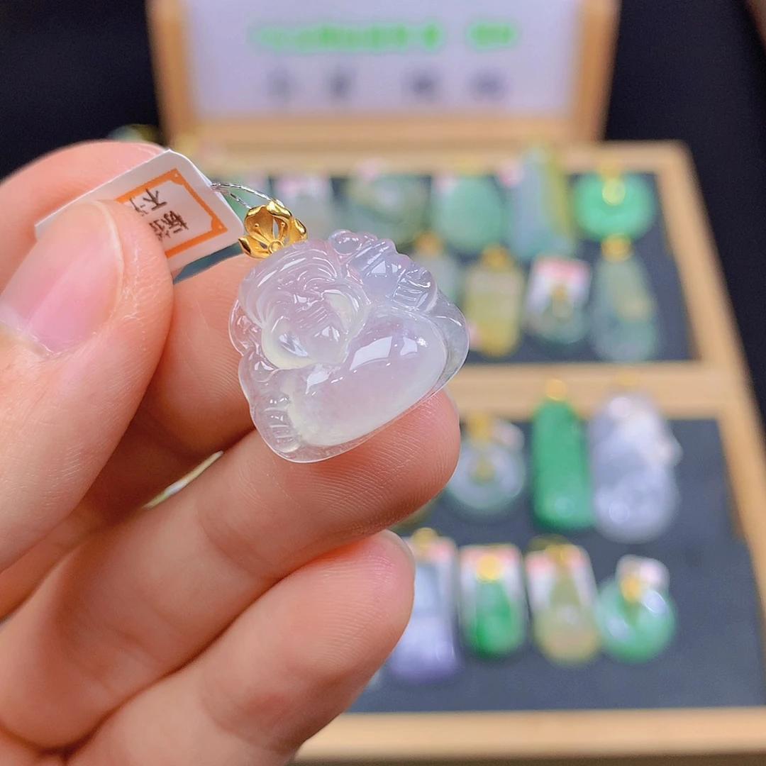 翡翠18K金镶嵌颈饰翡翠