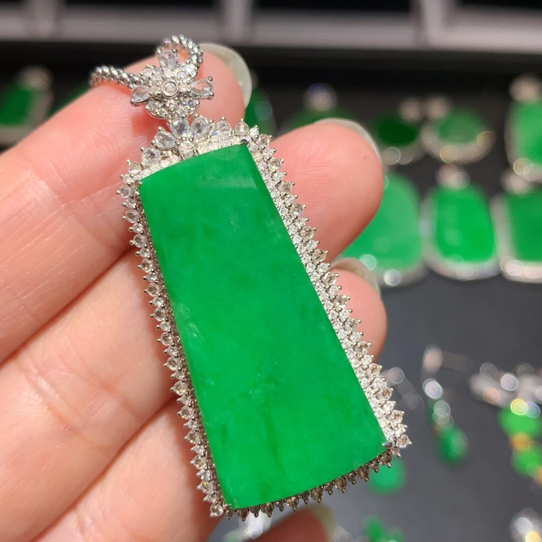 翡翠颈饰18K金镶嵌翡翠