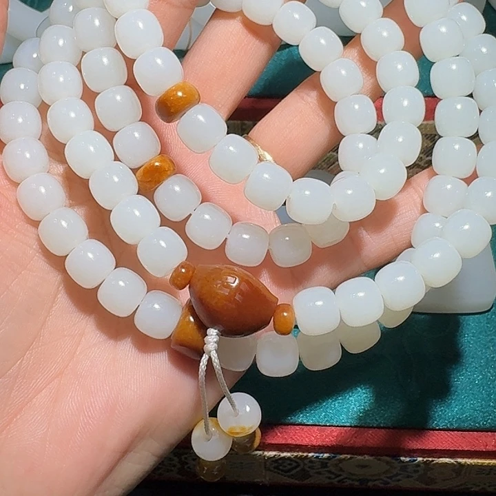 一***遥和田玉未镶嵌颈饰