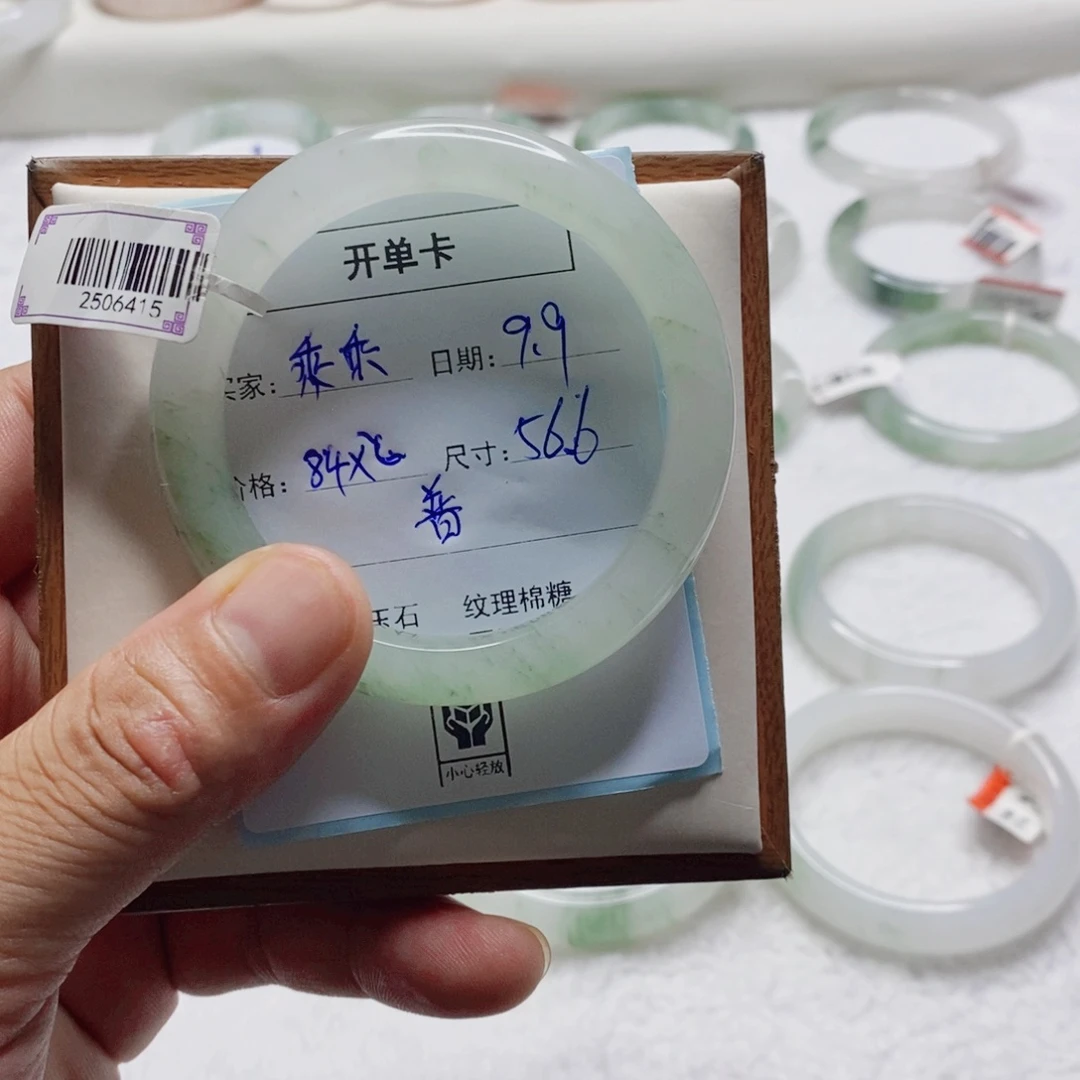 未镶嵌手镯石英质玉