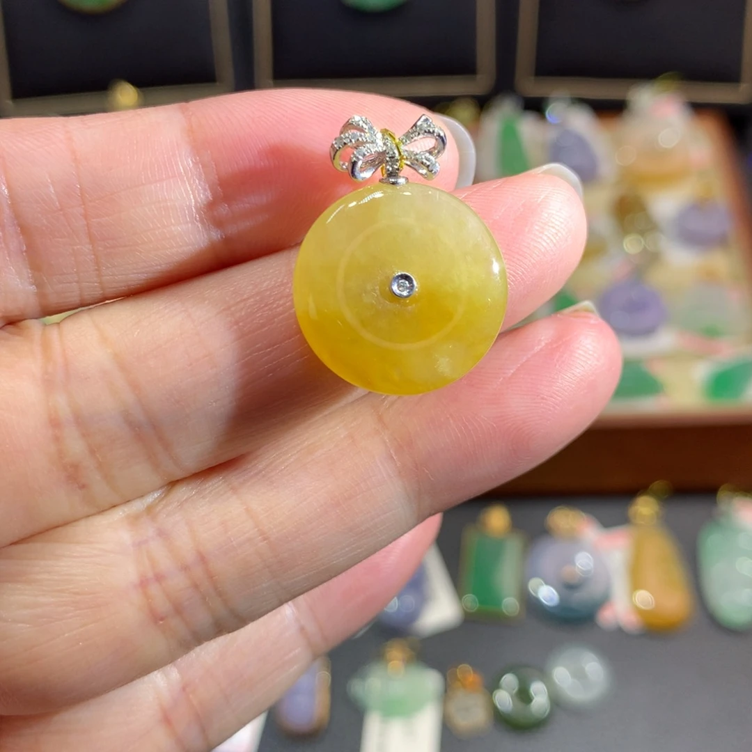 翡翠18K金镶嵌颈饰