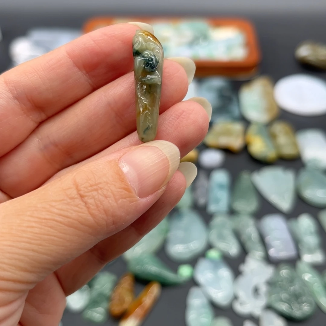 颈饰未镶嵌翡翠莲花