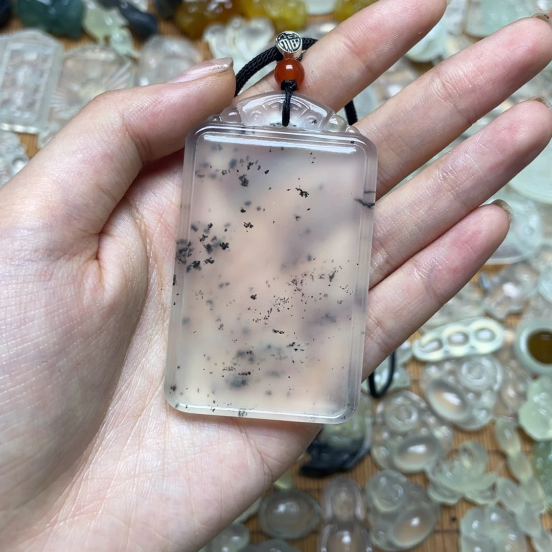 未镶嵌蛇纹石玉颈饰盛**年