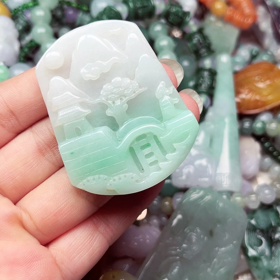 翡翠挂件未镶嵌翡翠