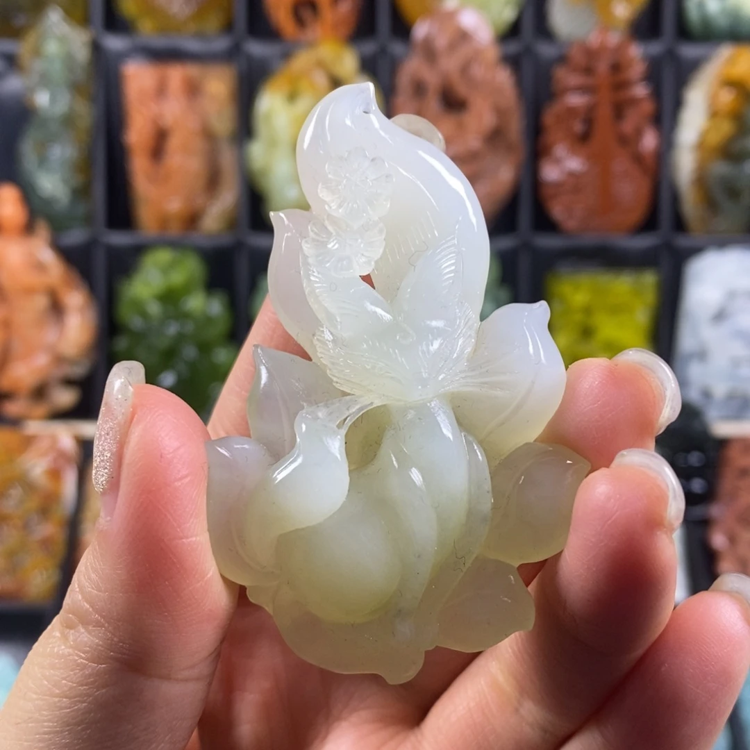 蛇纹石玉颈饰合金