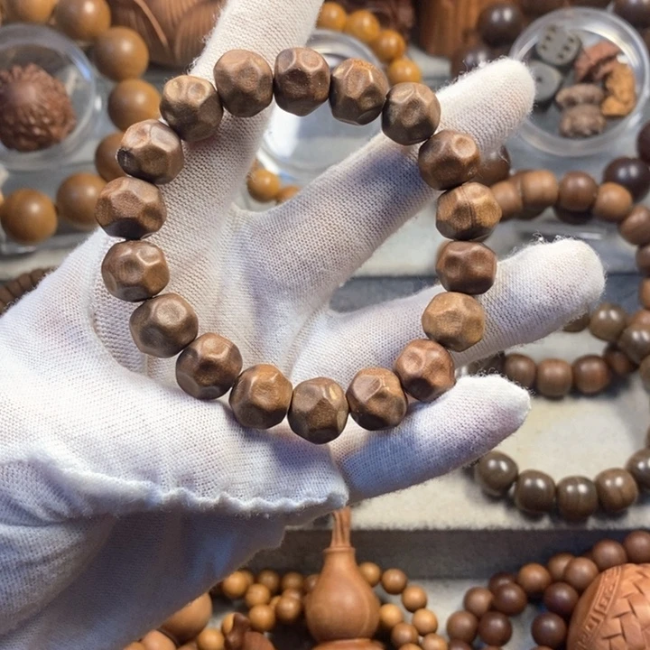 寒***酥檀香木手串/手链老山檀奶香味1.2黑肉风化老料