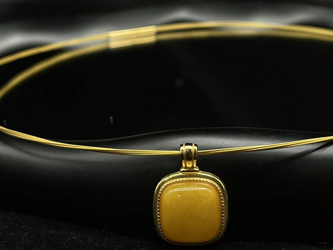 「玉见珠宝甄选」天然蜜蜡方糖吊坠气质时尚精美