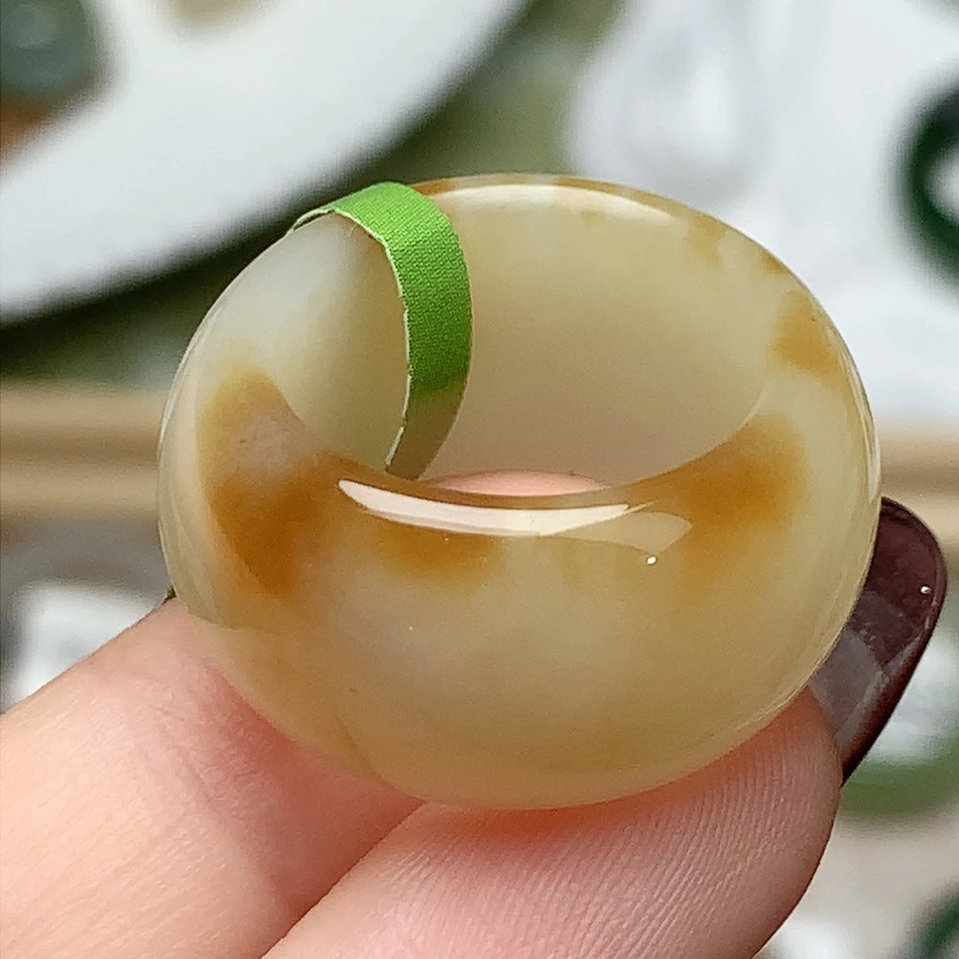 未镶嵌戒指和田玉