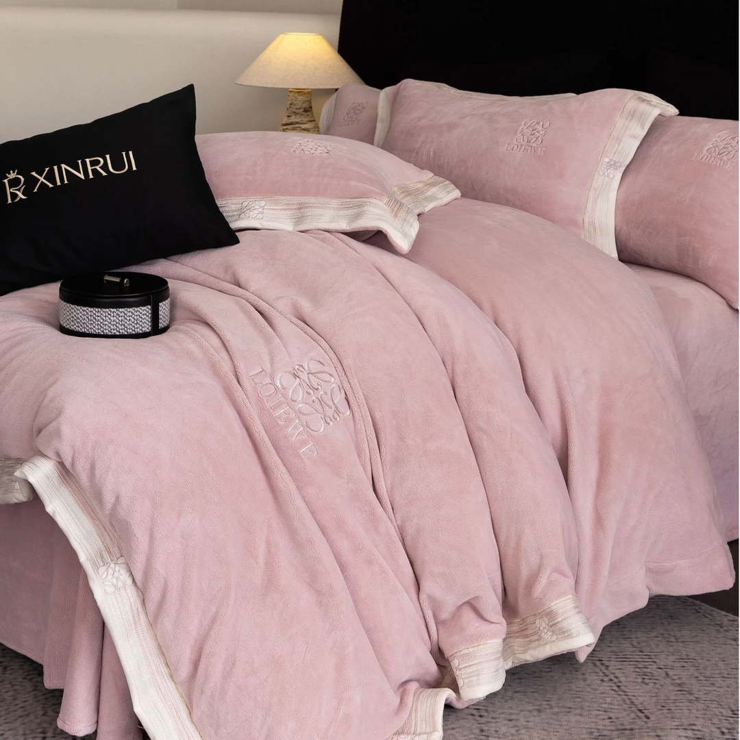 【不老的爷爷家居】XR高克重10斤左右高精密刺绣牛奶绒四件套zb罗莎