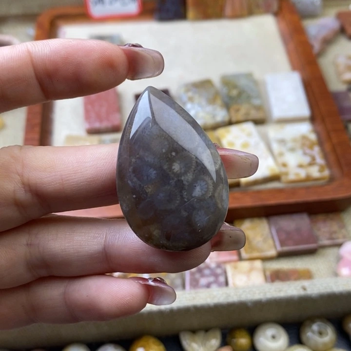 石英岩玉合金颈饰