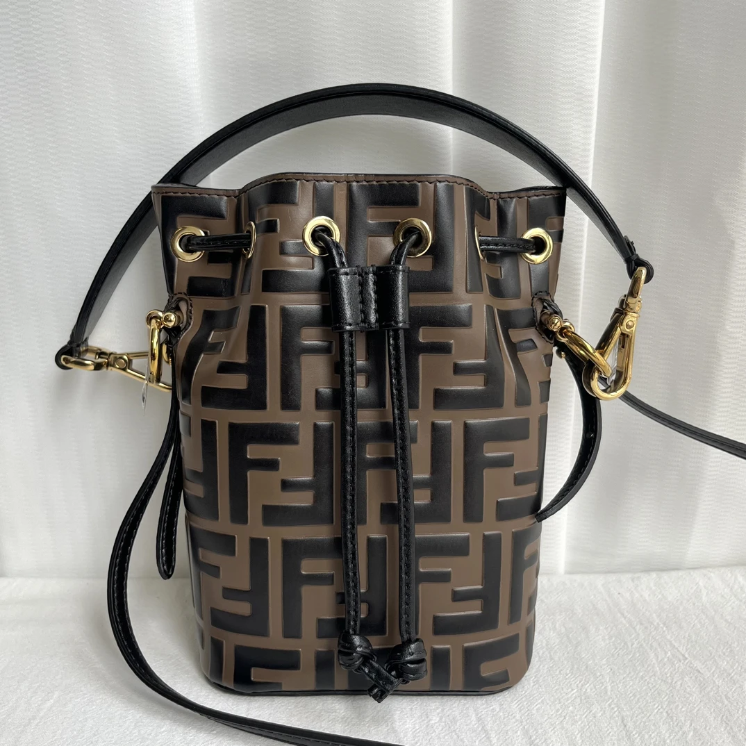 99新 FENDI/芬迪 经典满印老花抽绳水桶包手提单肩斜挎包