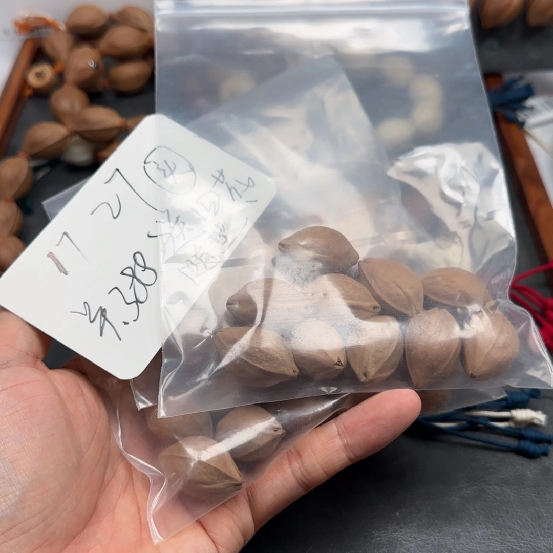 手串橄榄核1.7脖挂，30颗➕随形四花背云