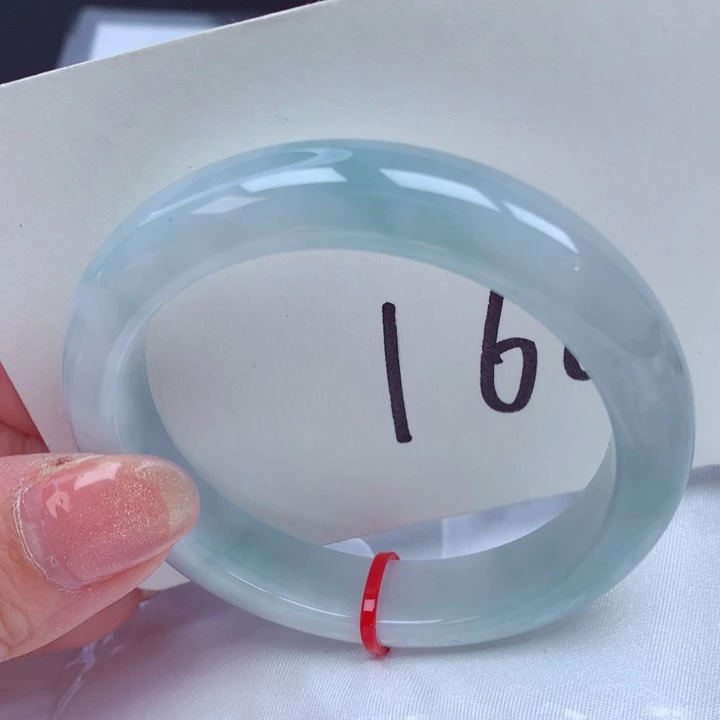 翡翠手镯未镶嵌翡翠