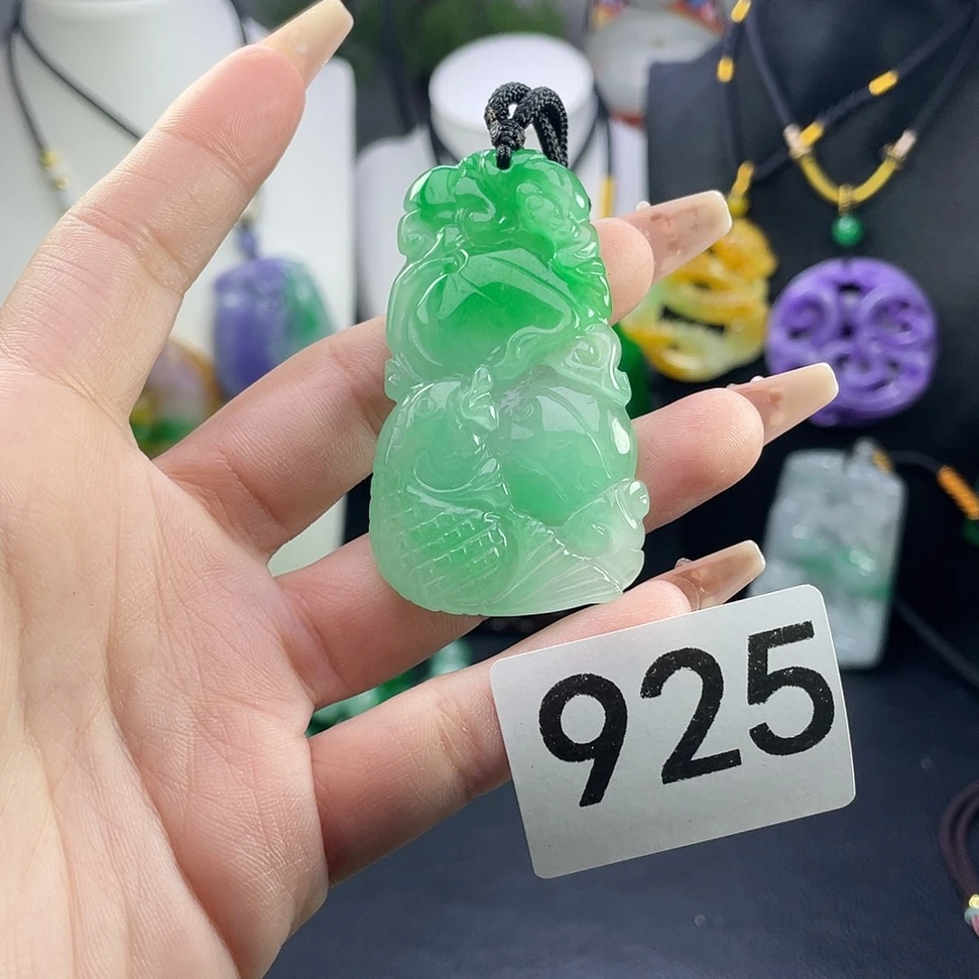 翡翠未镶嵌吊坠(赠链)