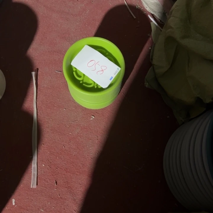 编号是058号的058号的花盆