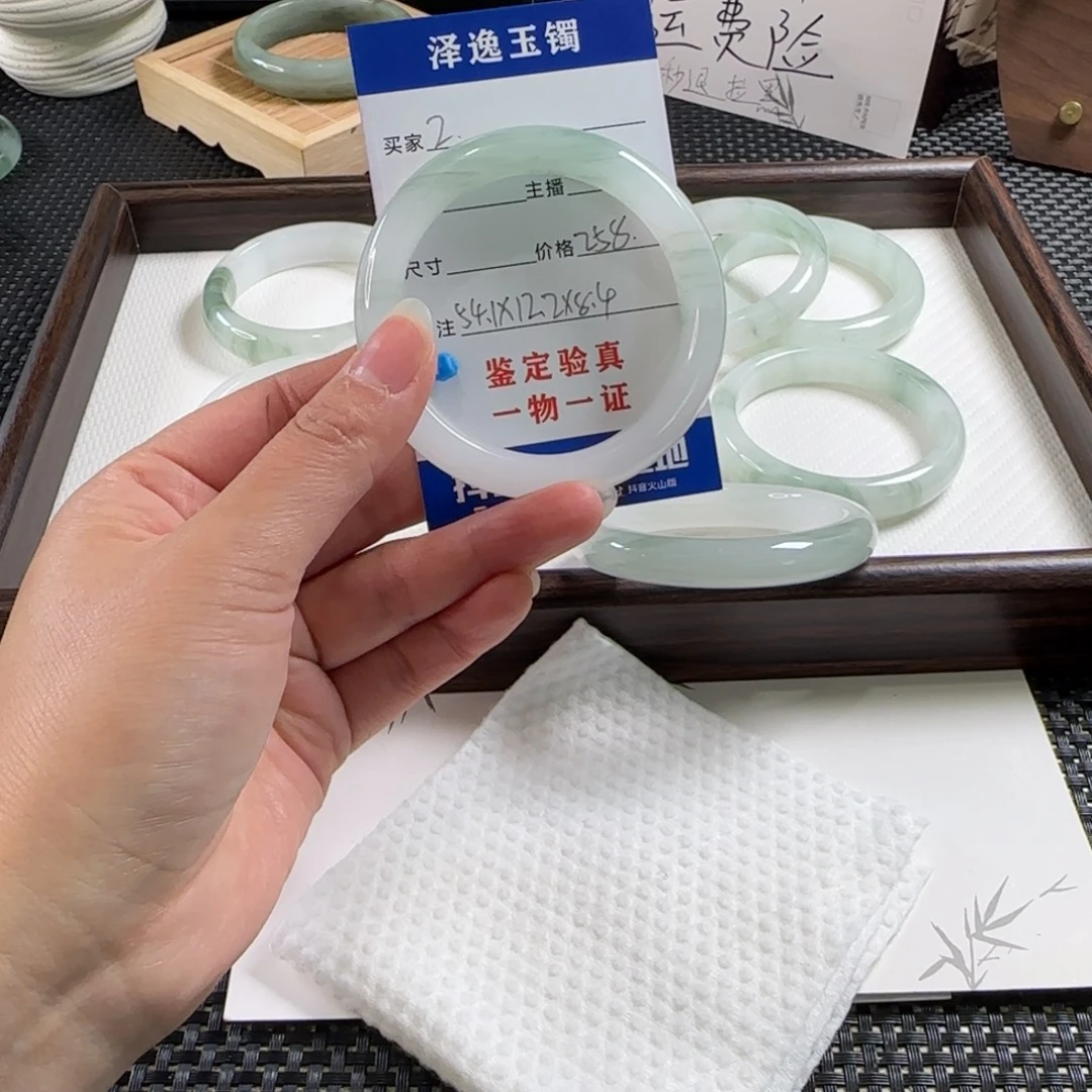 甜***.石英质玉未镶嵌手镯2