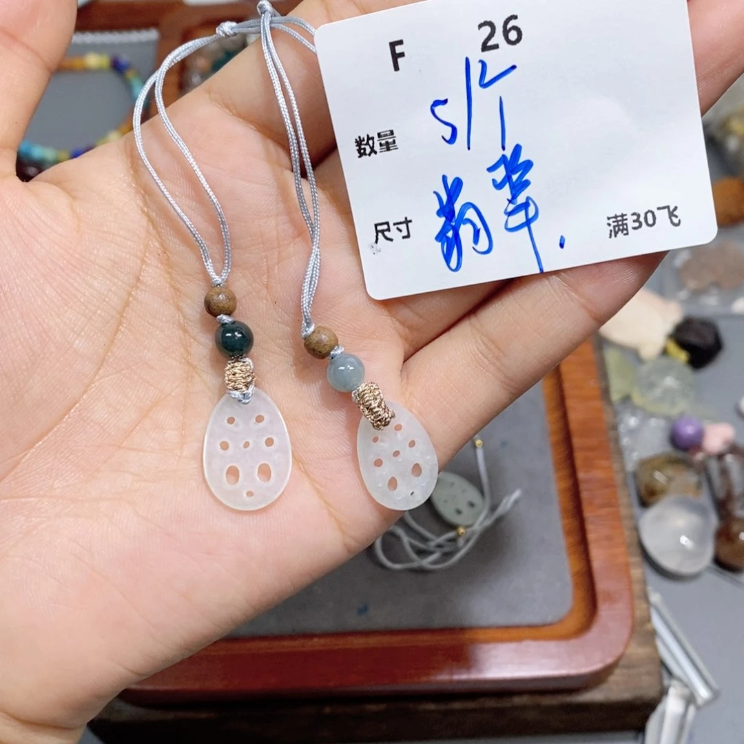 翡翠未镶嵌颈饰F26