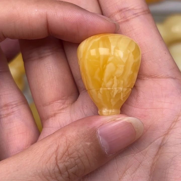 琥珀未镶嵌颈饰蜜蜡