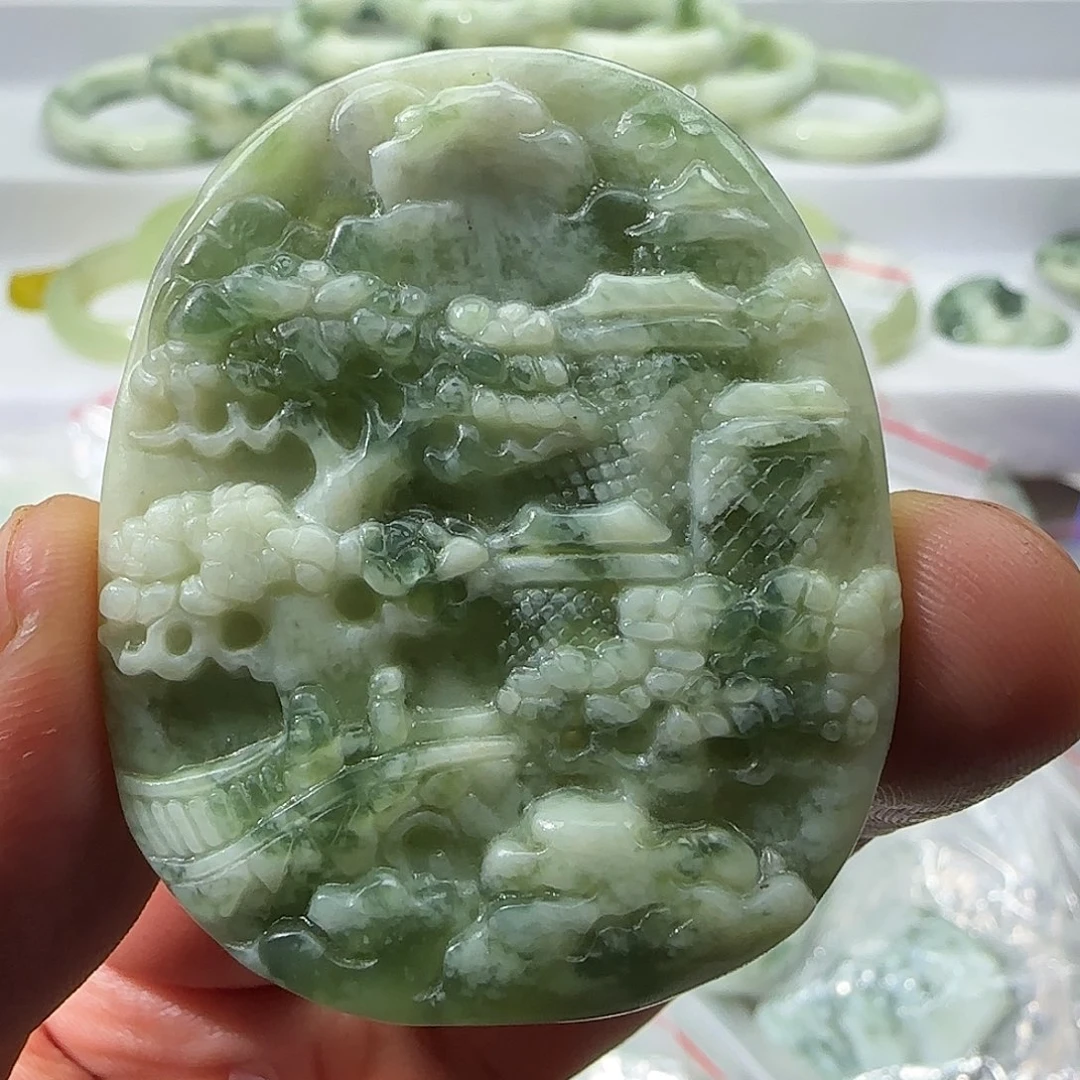 透闪石-蛇纹石玉未镶嵌颈饰