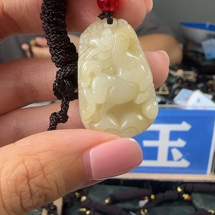 颈饰未镶嵌和田玉