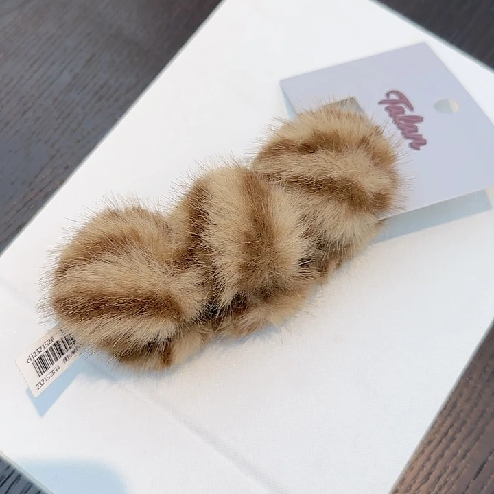 非金属布艺咖色毛球香蕉夹