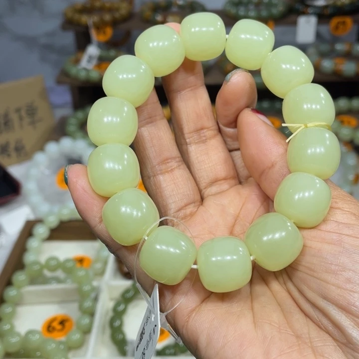 ****坛和田玉未镶嵌手串