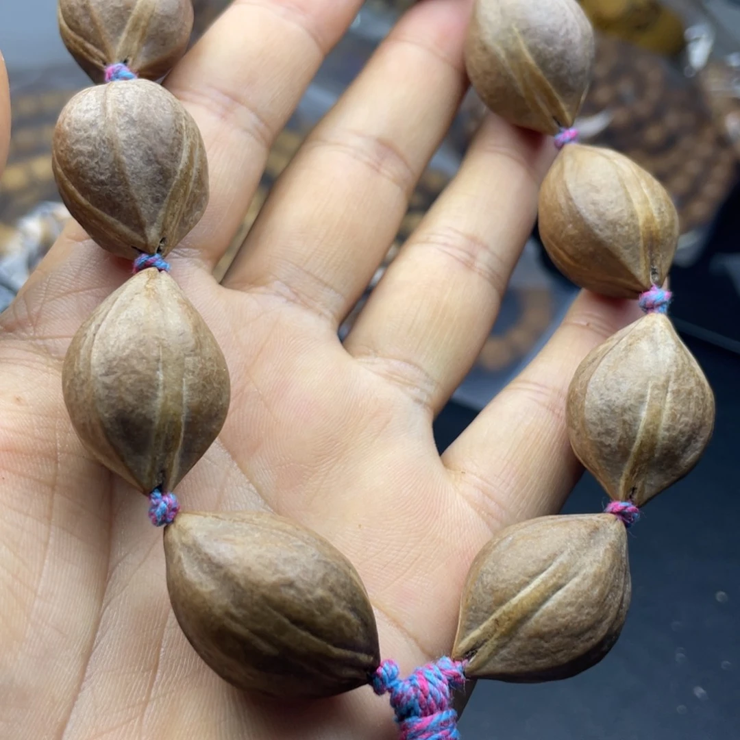 橄榄核吊坠别忘吃