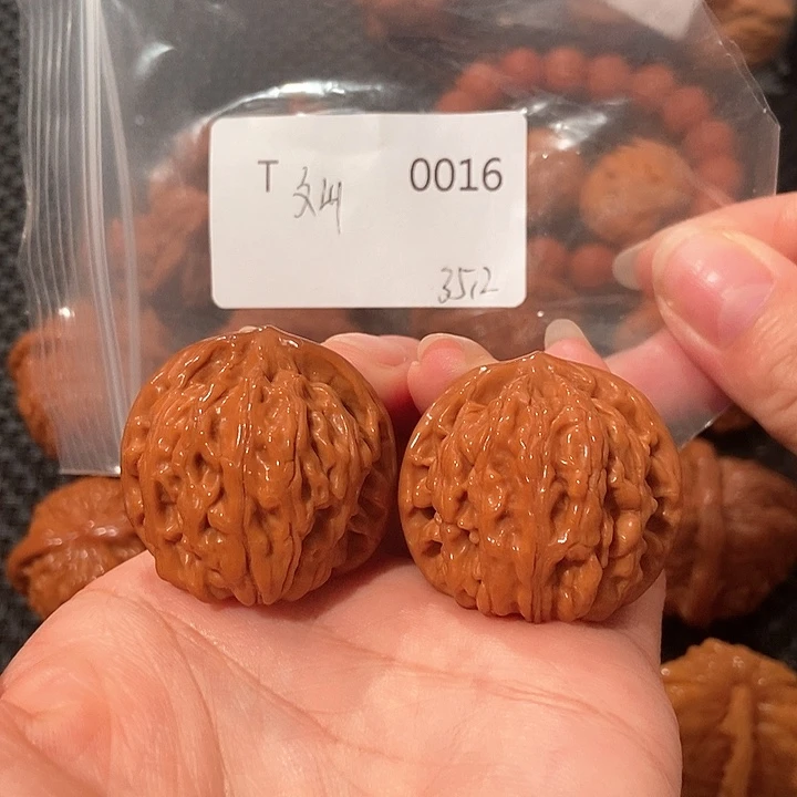 文玩核桃吊坠文山35