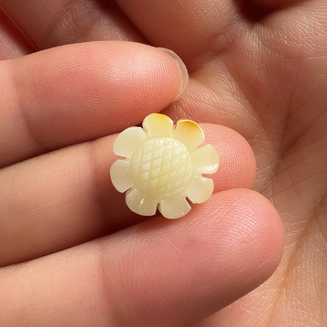 蜜蜡颈饰未镶嵌太阳花