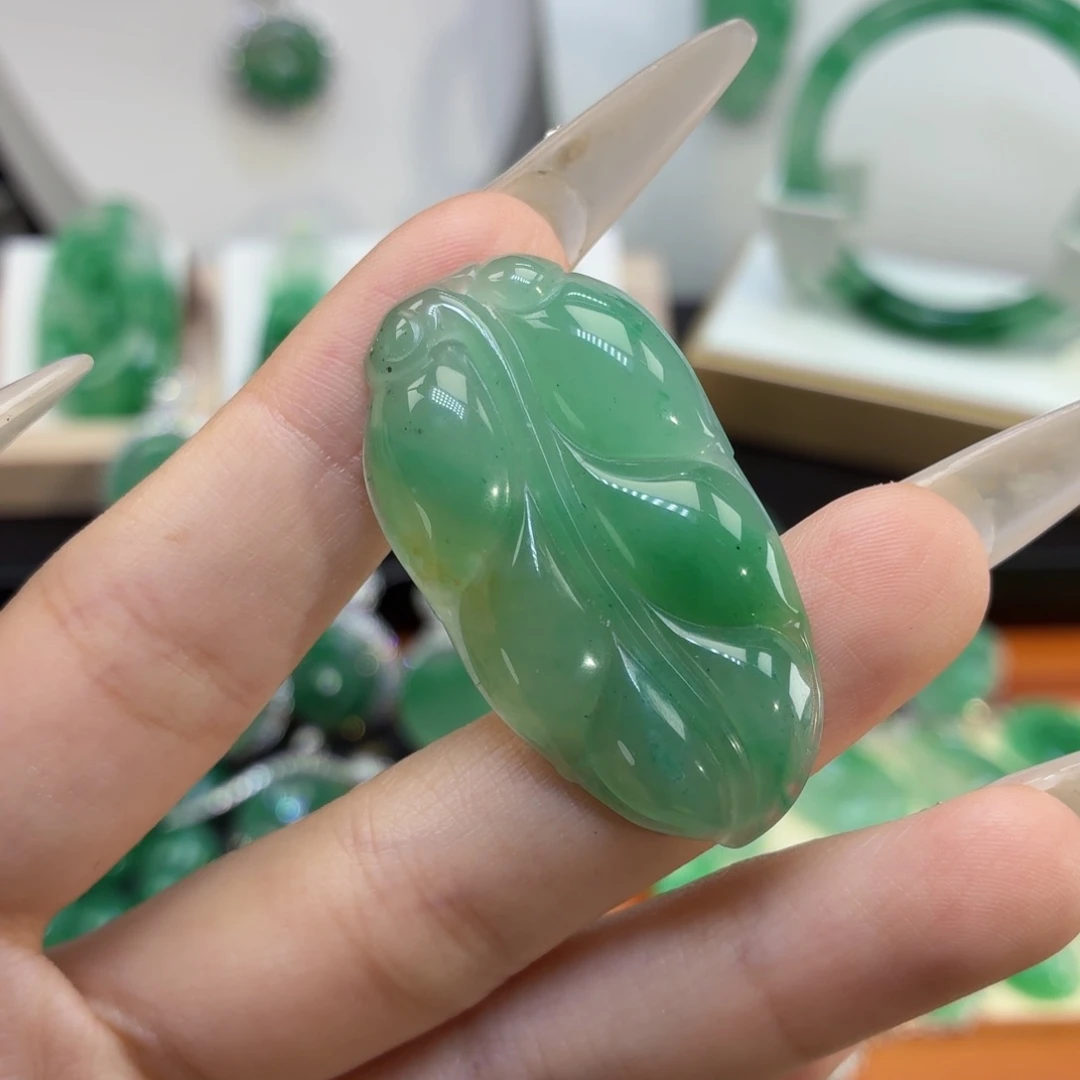 石英质玉（非洲翠）未镶嵌颈饰AB