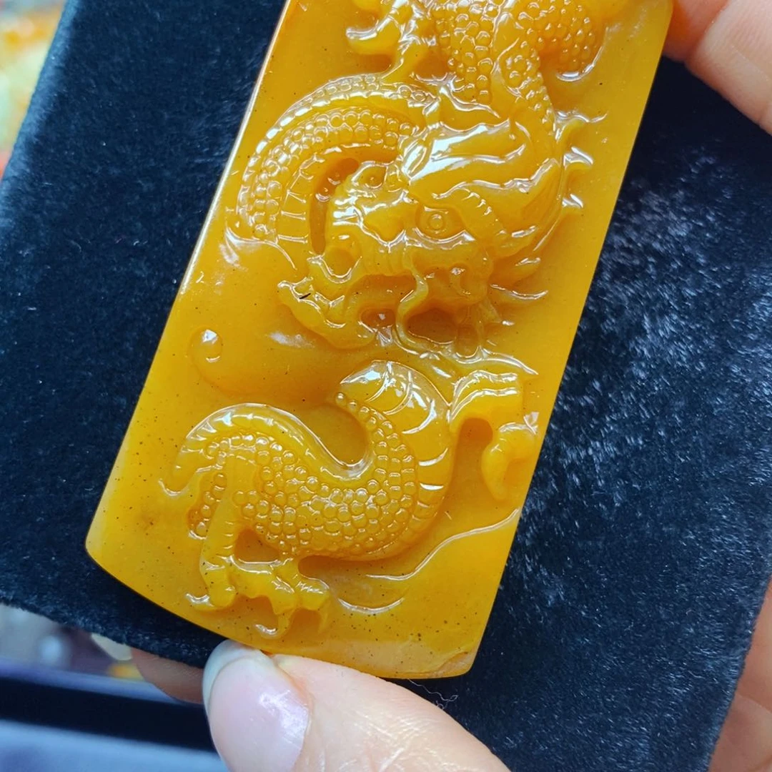 未镶嵌石英质玉（黄龙玉）颈饰