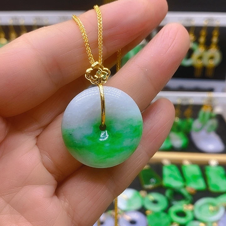 翡翠吊坠(赠链)18K金镶嵌吊坠