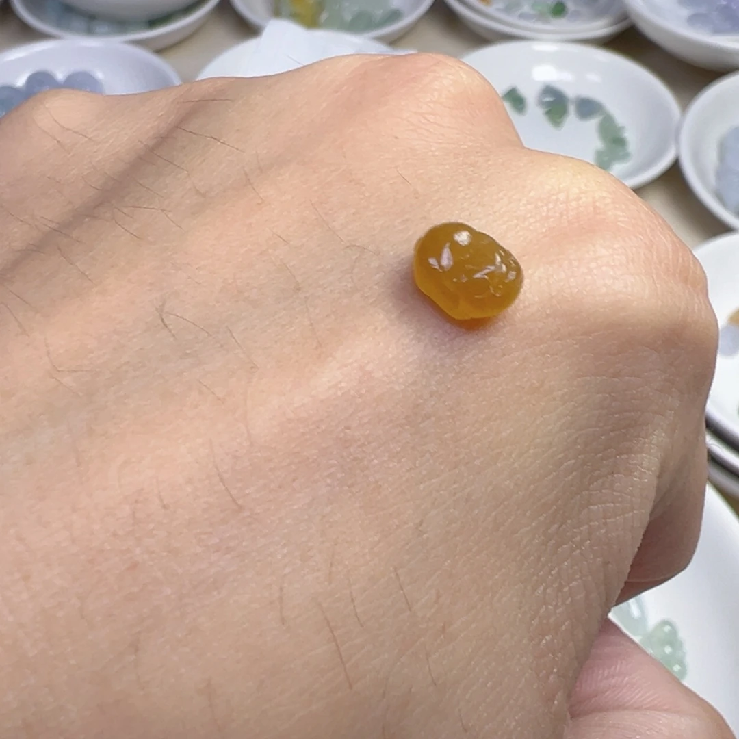 勿****翡翠散珠貔貅一只