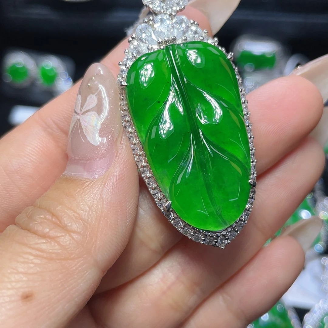 翡翠颈饰银S925镶嵌翡翠